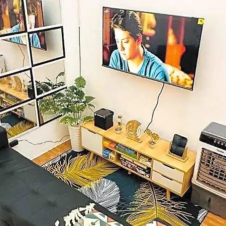 Loft In Mandaluyong Near Mrt W/ Wifi&Karaoke&Pool