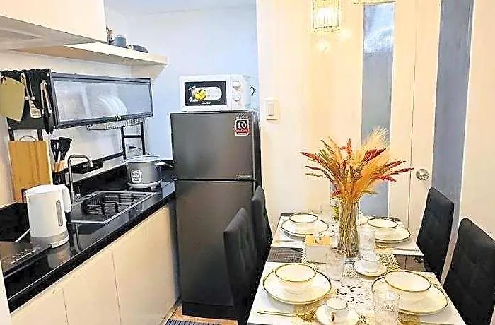 Loft In Mandaluyong Near Mrt W/ Wifi&karaoke&pool Hotel