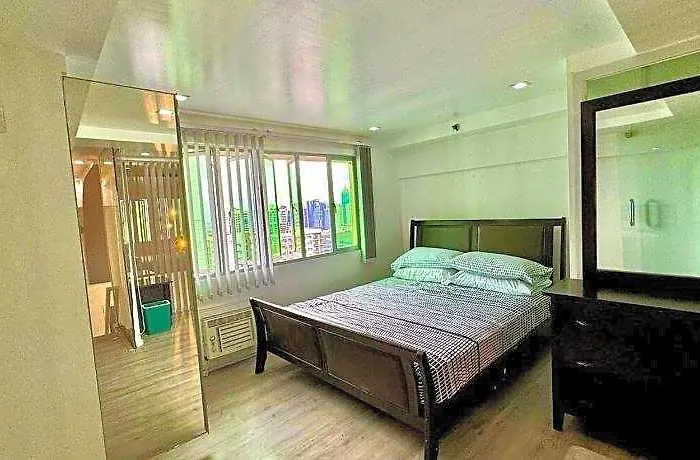 Loft In Mandaluyong Near Mrt W/ Wifi&karaoke&pool Hotel