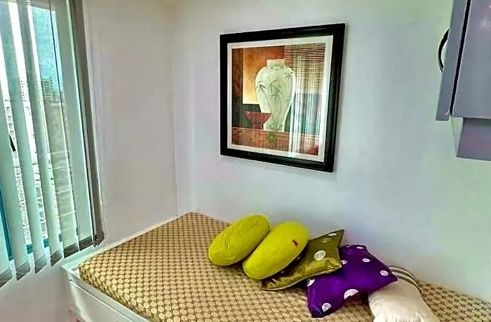 Loft In Mandaluyong Near Mrt W/ Wifi&karaoke&pool Manilla