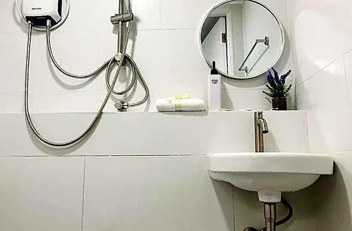 Loft In Mandaluyong Near Mrt W/ Wifi&karaoke&pool Hotel